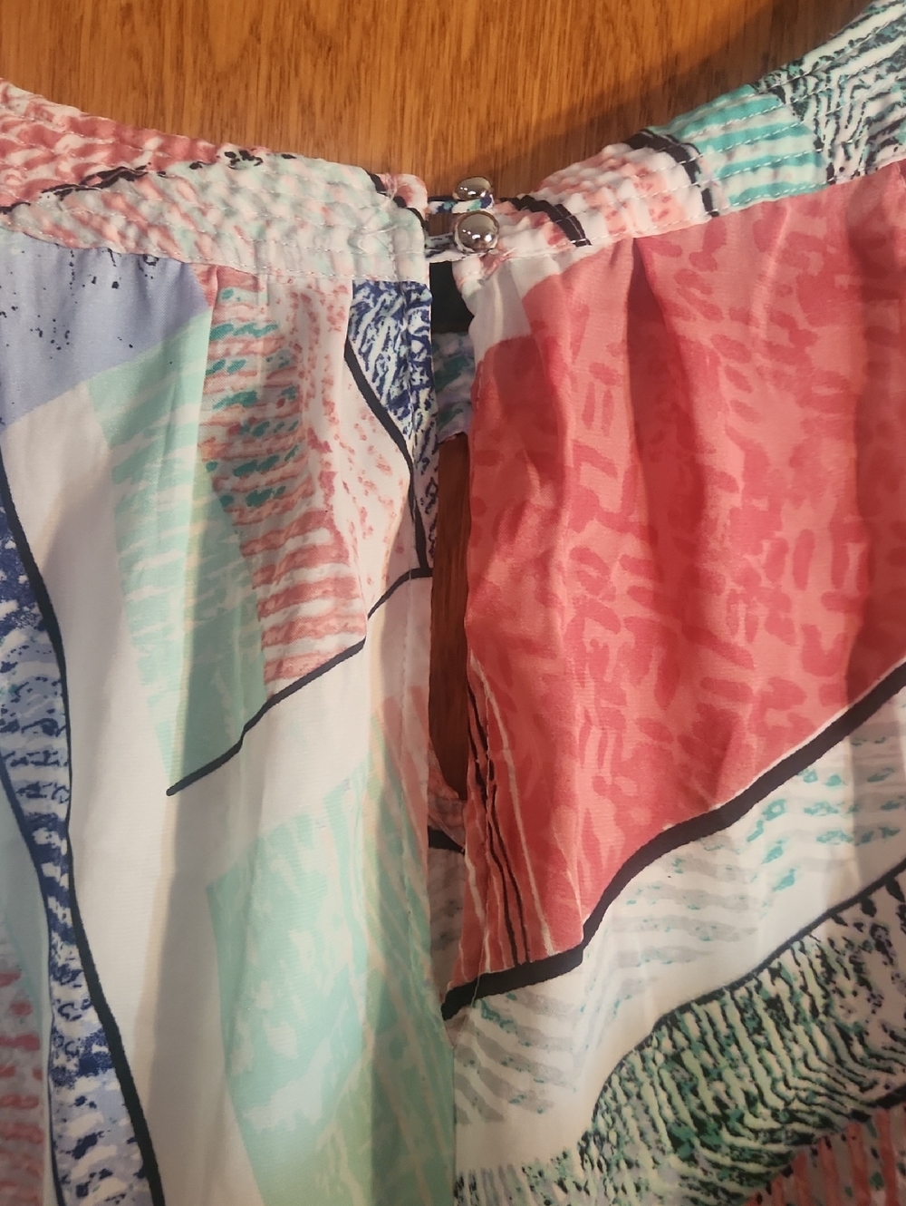 WHBM Sleeveless Geometric Print Halter Top in Pastel Multicolor Size L - Picture 4 of 8